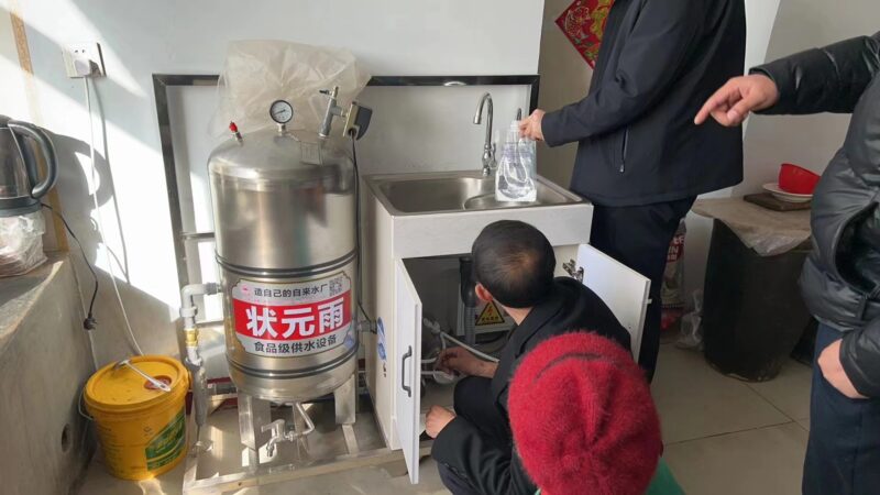 内蒙古村民用上定制小型超滤供水一体机，水窖蓄水变全自动自来水